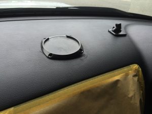 ダッシュボード　両面テープで剥がれます。