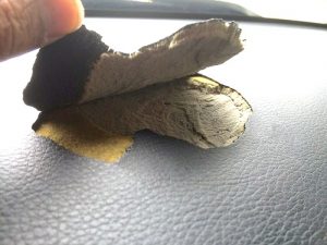 ダッシュボード　両面テープで剥がれます。