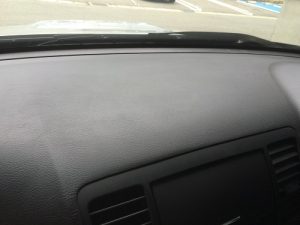 ダッシュボード　両面テープで剥がれます。