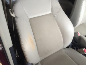 擦れて色落ちしたシレザーシート