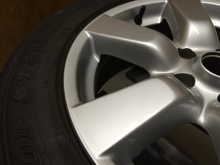 シルバー塗装のアルミホイール補修 ガリキズ
