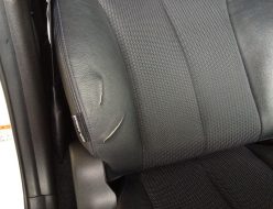 レガシー　レザーシート破れ