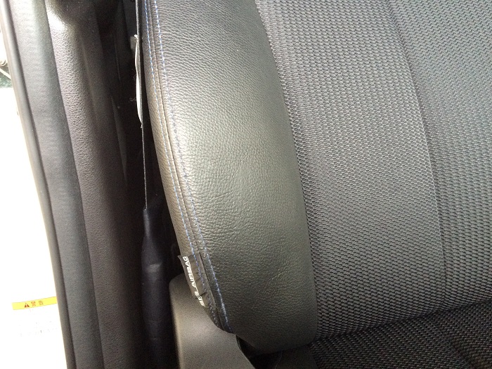 レガシー　レザーシート破れ