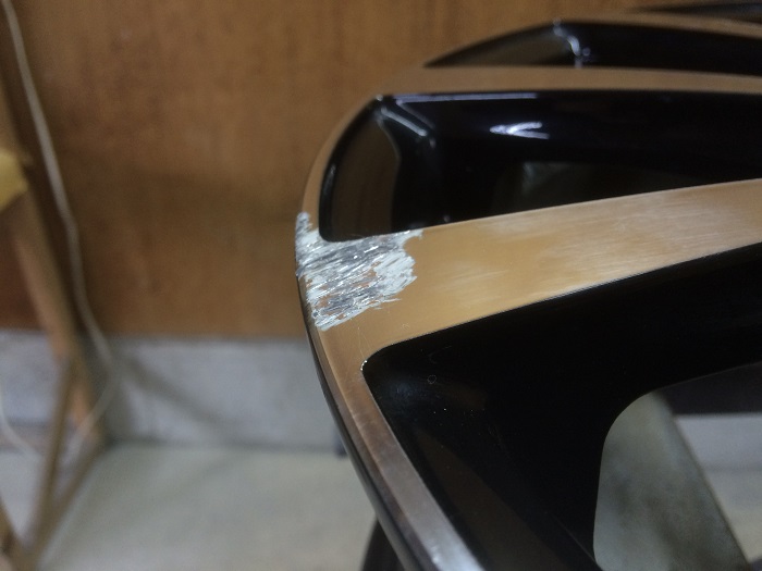 ダイヤモンドカット　ミラーカット　アルミホイール